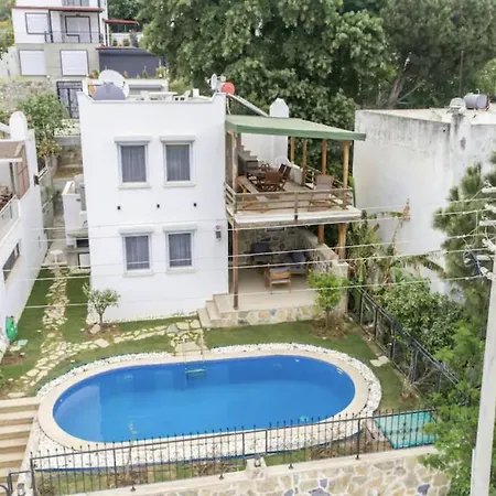Summer Villa: Seaside Retreat With Private Pool In Gumusluk *