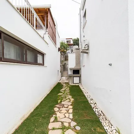 Summer Private With Garden And Private Pool, Within Walking Distance To The Sea In Gumusluk 酒店 *