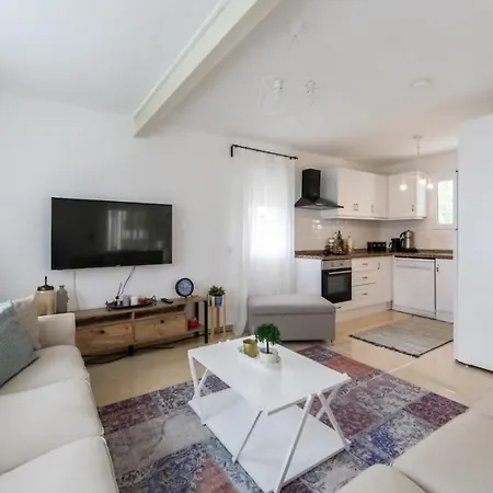 Summer Private With Garden And Private Pool, Within Walking Distance To The Sea In Gumusluk 酒店 博德鲁姆