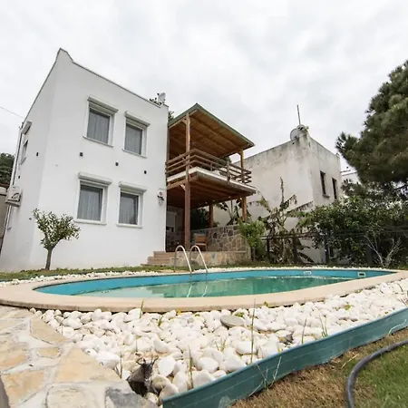 Summer Private With Garden And Private Pool, Within Walking Distance To The Sea In Gumusluk 酒店