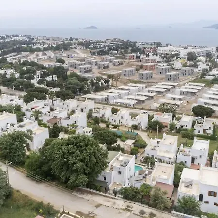 Summer Private With Garden And Private Pool, Within Walking Distance To The Sea In Gumusluk 酒店